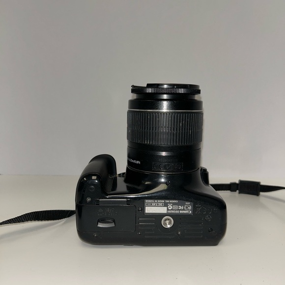 Canon EOS Rebel T3 Digital SLR Camera - Picture 4 of 14